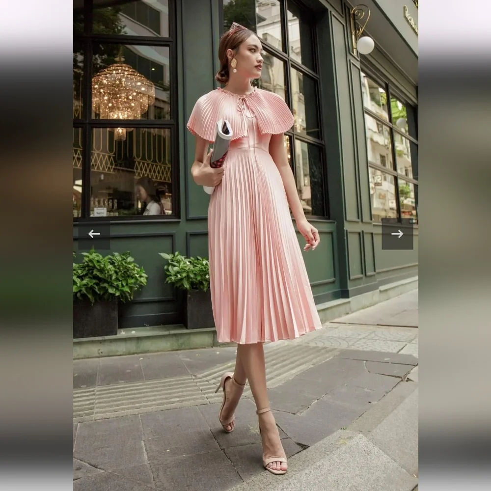 Sarah Luton Sleeveless Midi Dress With Cape Collar - Picture 3 of 11